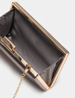 Piazza Italia Borsa da donna clutch in pvc effetto plissè con tracolla a catena - Rame Rosso Cheap