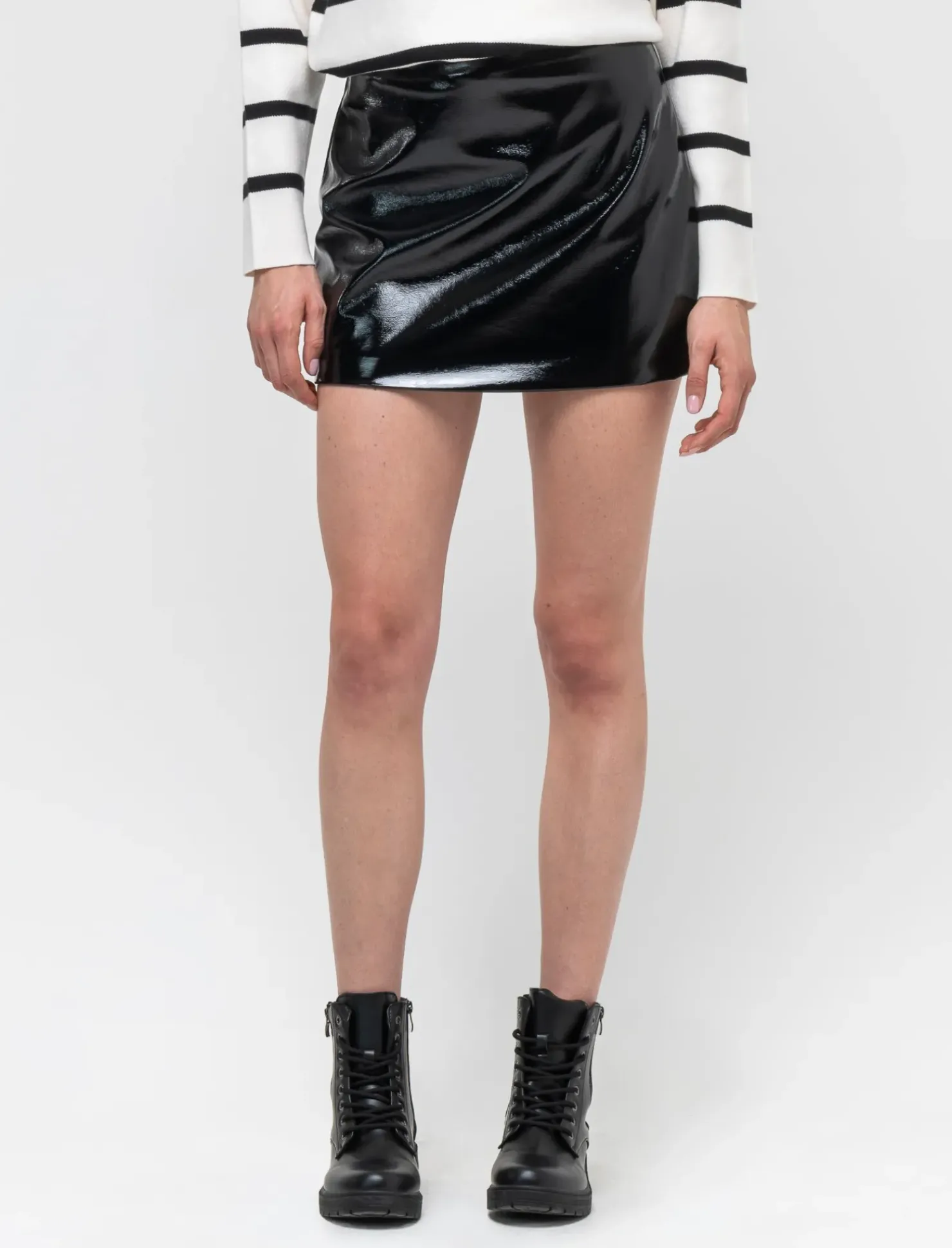 Piazza Italia Gonna corta con taglio dritto, effetto pelle - Nero Sale