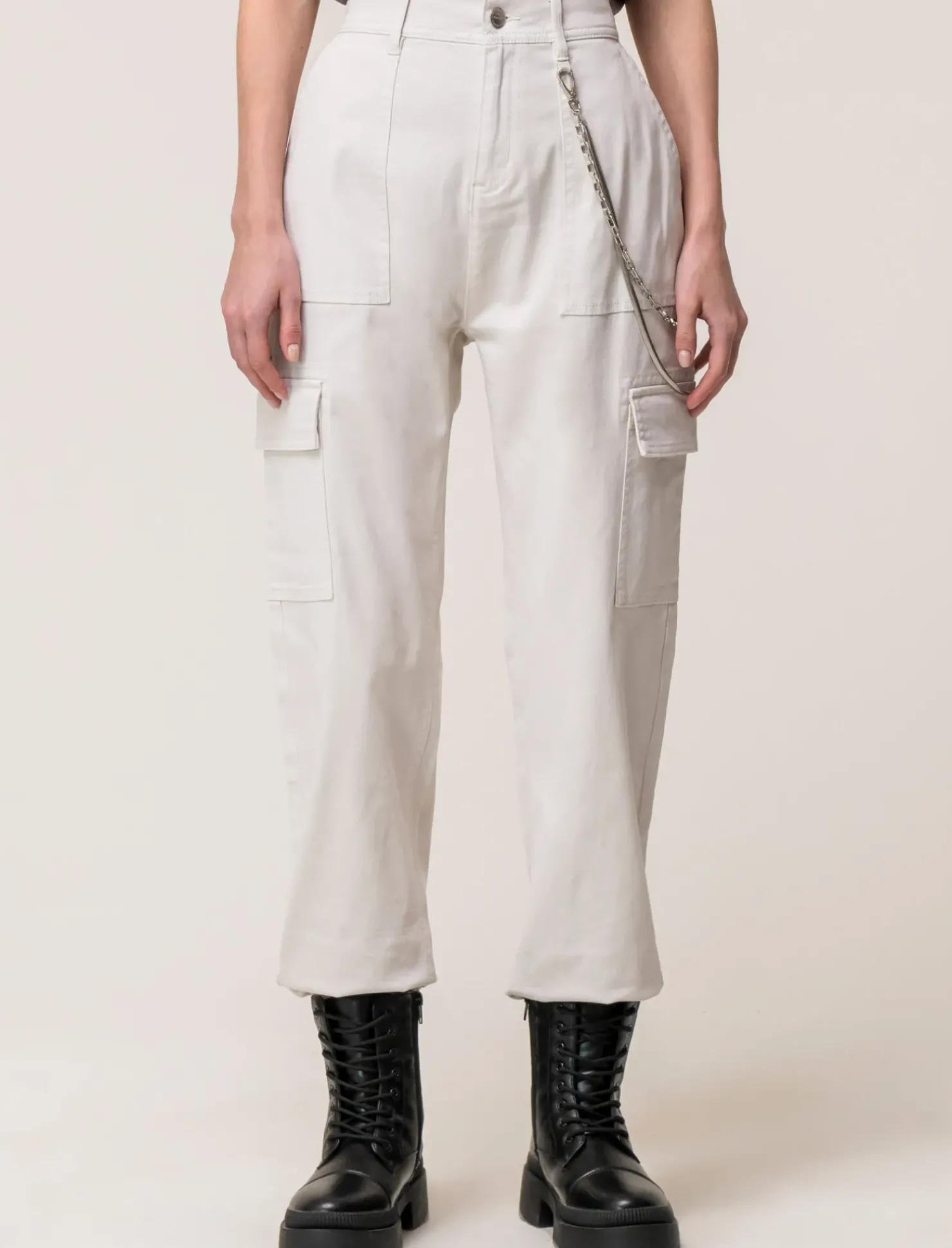 Piazza Italia Pantalone colorato con tasconi applicati e catena di tessuto elastico con vestibilita comfort - gesso Bianco Store