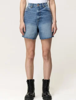 Piazza Italia Short in denim vestibilità regular in tessuto fisso fondo sfrangiato - Denim Blu Clearance