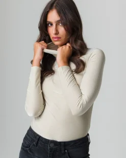 Piazza Italia T-shirt a collo alto con filo effetto metallizzato vestibilità slim - Avorio Beige Sale